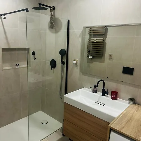 1 Bedroom Seaview With Private Balcony, 5 Min From *