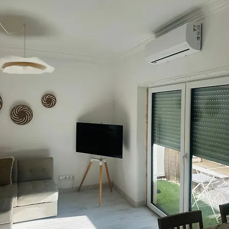 1 Bedroom Seaview With Private Balcony, 5 Min From Διαμέρισμα