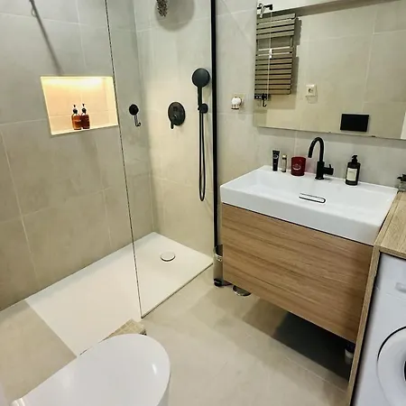 Apartamento 1 Bedroom Seaview With Private Balcony, 5 Min From