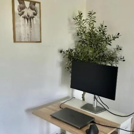 Appartement 1 Bedroom Seaview With Private Balcony, 5 Min From