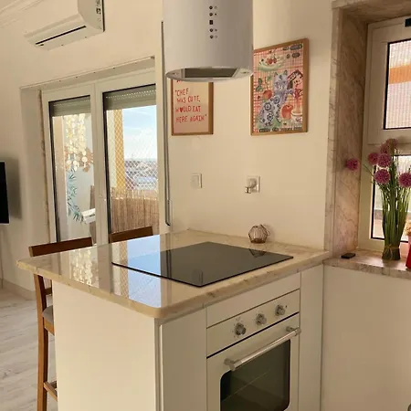 1 Bedroom Seaview With Private Balcony, 5 Min From Appartement