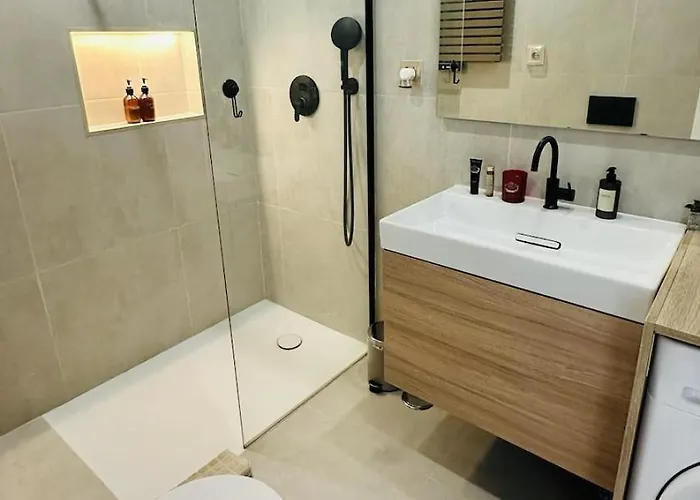 Apartment 1 Bedroom Seaview With Private Balcony, 5 Min From