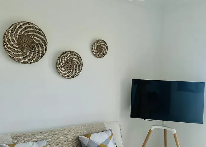 1 Bedroom Seaview With Private Balcony, 5 Min From * Costa da Caparica