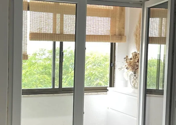 1 Bedroom Seaview With Private Balcony, 5 Min From Costa da Caparica