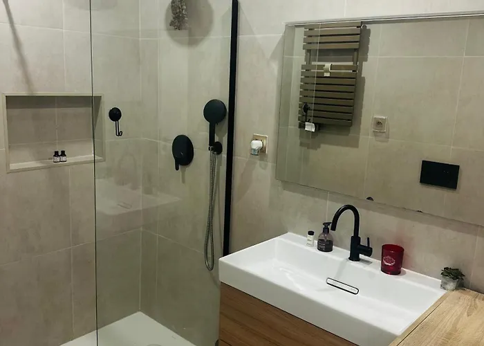 1 Bedroom Seaview With Private Balcony, 5 Min From *