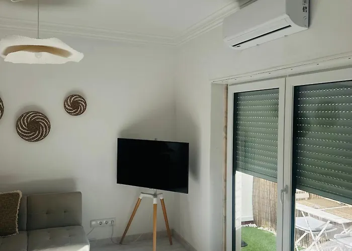 1 Bedroom Seaview With Private Balcony, 5 Min From Apartment